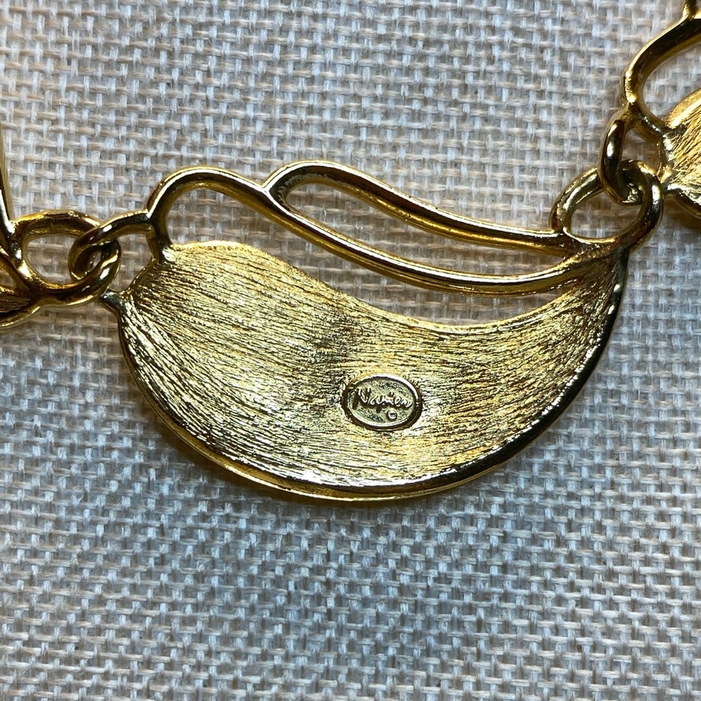 Gold Napier Stylized Pasiley Teardrop Pearl 'Pearl Bouquet' Statement Necklace - Picture 6 of 8